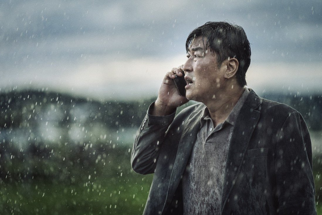 dlerer's tweet photo. Una crítica más de Cannes 2021: EMERGENCY DECLARATION, thriller coreano protagonizado por Song Kang-ho (PARASITE) sobre un avión que lleva un peligroso virus suelto a bordo.
https://t.co/RpPDfnrJoj https://t.co/HCcXgcQSvY