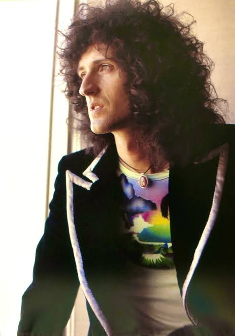 Happy birthday Brian May  * ( ´         ` )  *                         