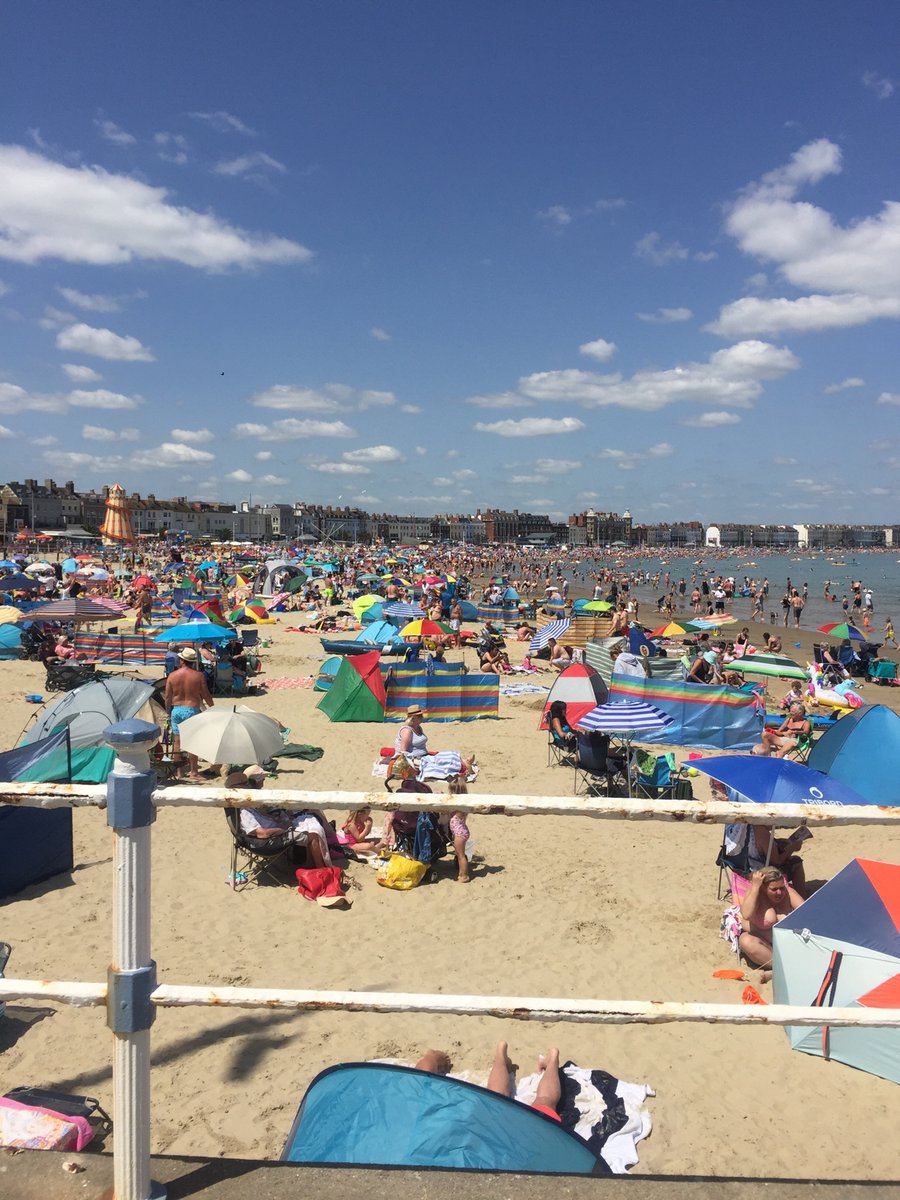 PatrolOfficers's tweet image. A very hot and busy week for the CSAS officers. We are continuing to patrol hot spot areas and deal with any ASB. We assisted police with a dog left in a car this week, luckily the dog was ok, please do not leave your pets in cars in this heat. Enjoy the weather and stay safe.