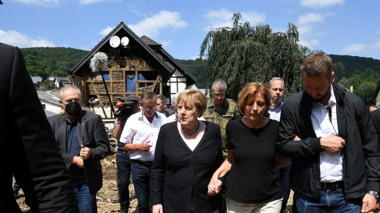 ميركل تتعهد بتقديم مساعدة مالية سريعة لمتضرري فيضانات ألمانيا
