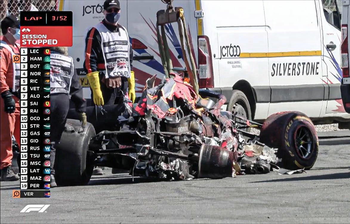 MrJorgePalacios's tweet photo. Esa es la dignidad que le queda a la #F1 
10 segundos de sanción para Hamilton, un tipo que provocó un terrible accidente, sacó de competencia a su rival directo (Verstappen), casi lo lesiona con gravedad y lo mando al hospital.
#BritishGP 
10 segundos por dejar a tu rival así. https://t.co/NxxUEoFCBH
