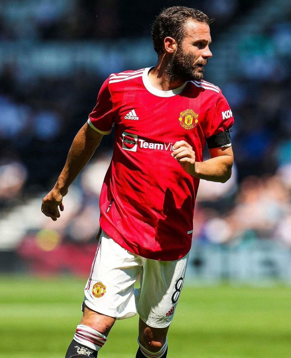 juanmata8's tweet photo. Let's go 2021/22 🔴💪 @ManUtd https://t.co/JFWOXssBKP