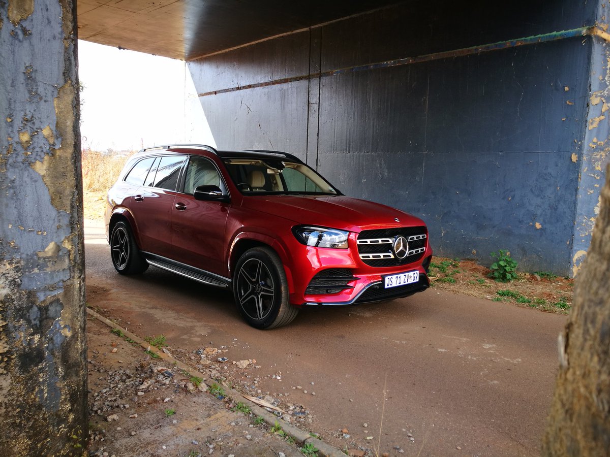 Took out the Mercedes-Benz GLS580 for a lazy Sunday drive and she demanded a quick pose. No problem.