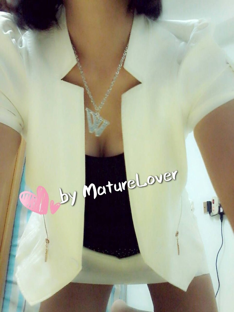 Maturelover S Tweet 原創 微信認識的50幾歲台灣熟女這週一樣每天來陪伴大家姐姐也嘗試起ol套裝這套也是我個人蠻愛的打扮是不是很有味道 支持原創 喜歡請轉推 喜歡 美魔女
