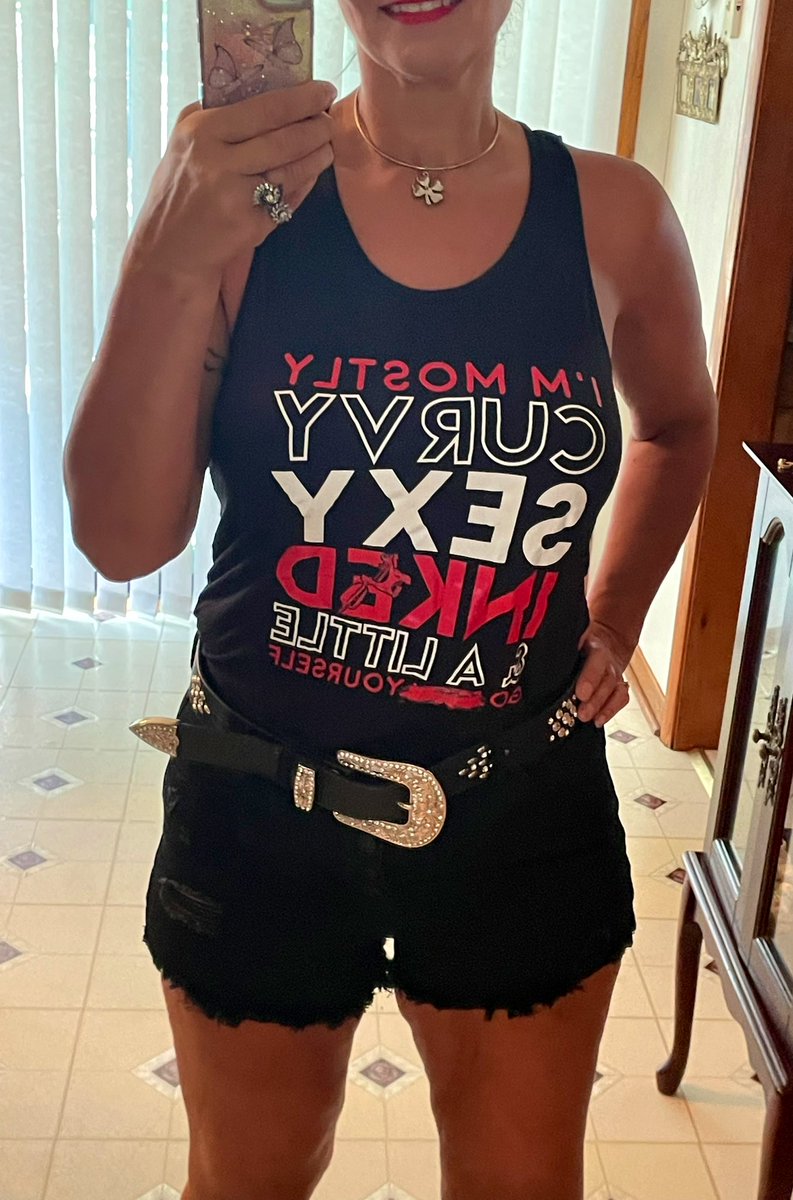Soulcrusher7161's tweet photo. Doing reviews for The Inked Shop! Have a blessed Sunday! #LiveFastDiePretty ✌🏽💋 https://t.co/MieaAsI8Cl