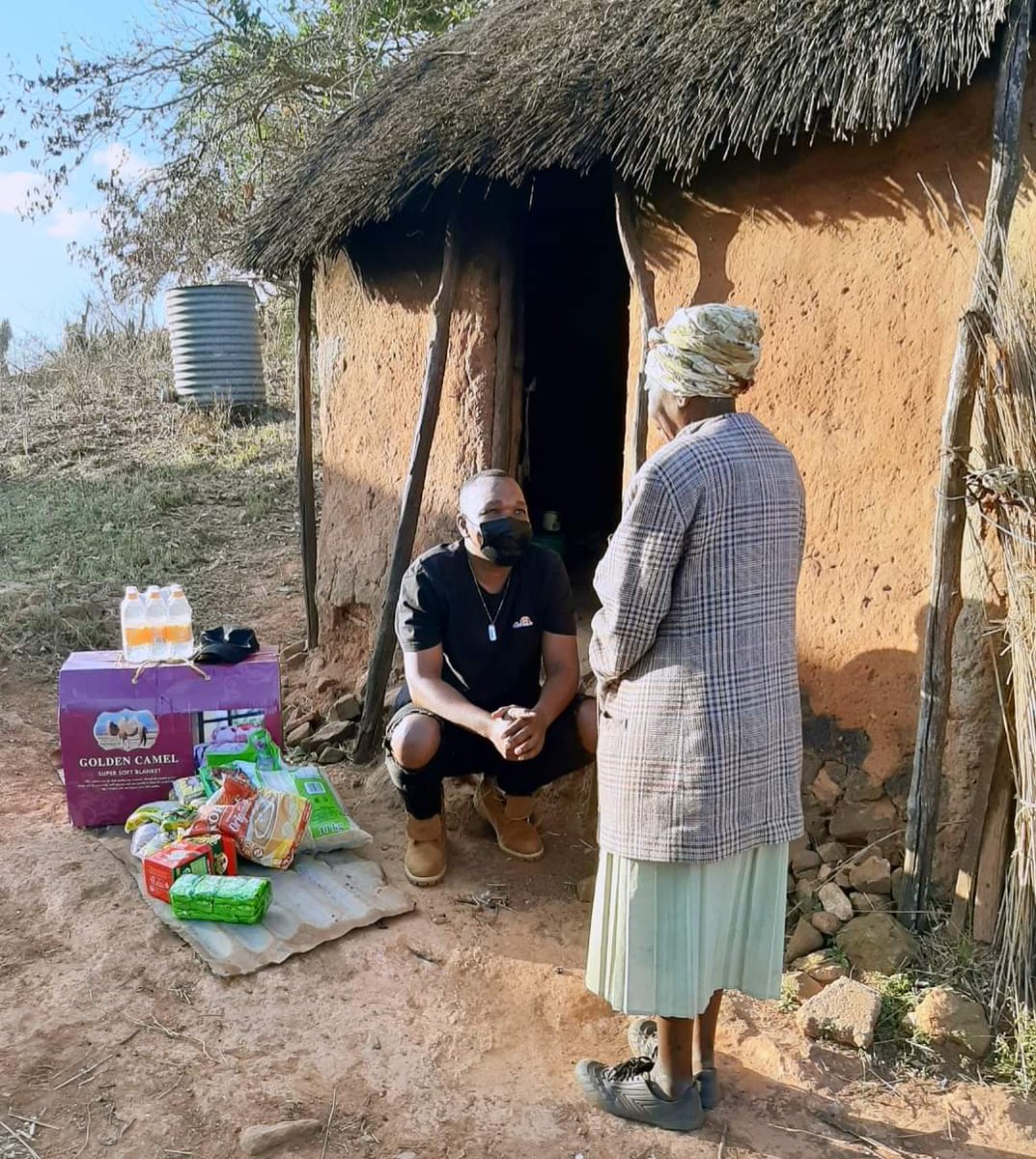illapenboyNEW's tweet photo. VISITED GOGO VILAKATI IN MPATHENI TO DONATE A BLANKET &amp; FOOD. 

#DonateBreadCampaign DONATE E10 VIA MOBILE MONEY OR EWALLET 78637196. https://t.co/VAFb1pCZe4