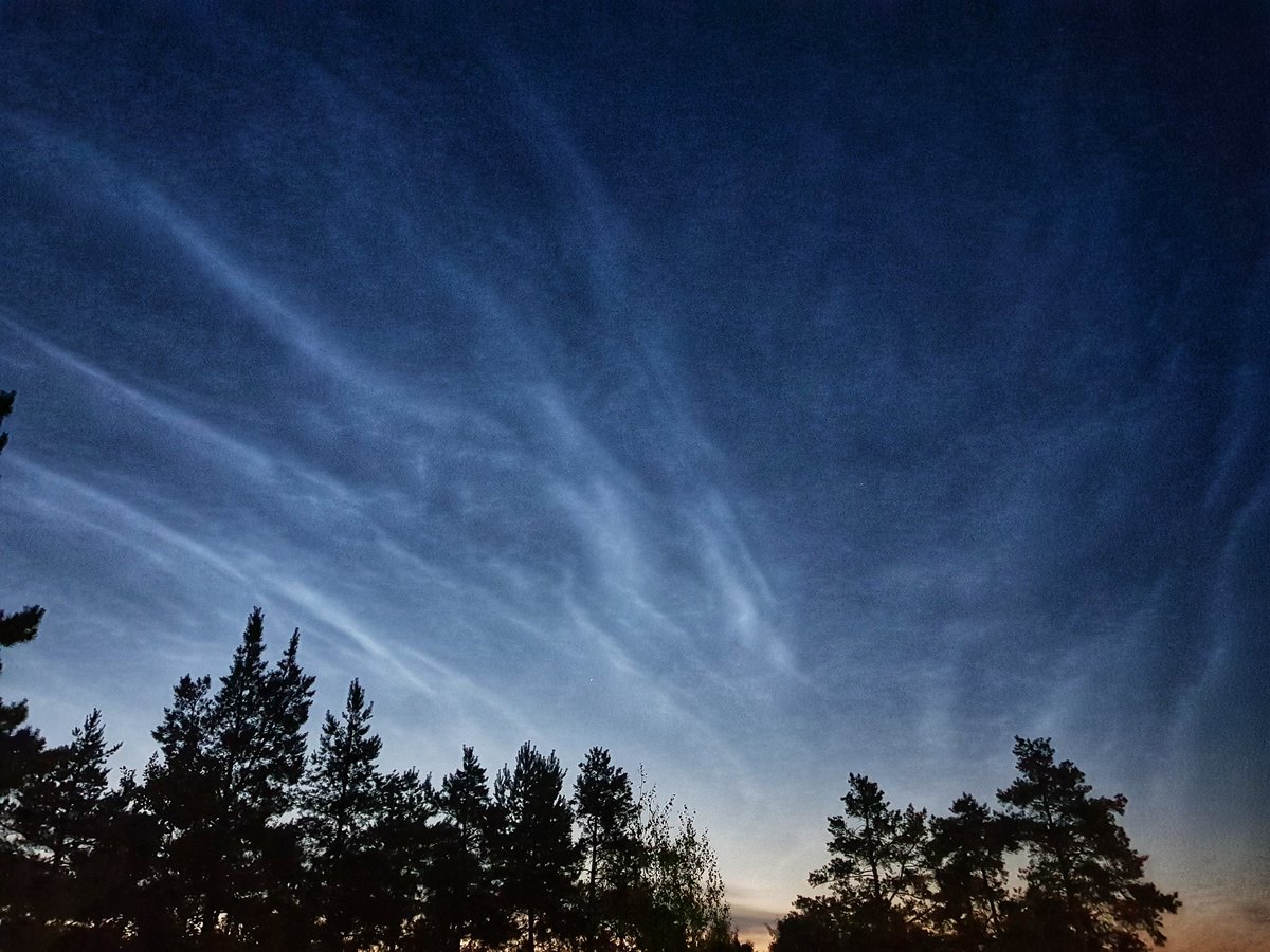 RT @LeifBackman: Nice view from the balcony. #noctilucentclouds #helsinki https://t.co/u3WUKavaGF