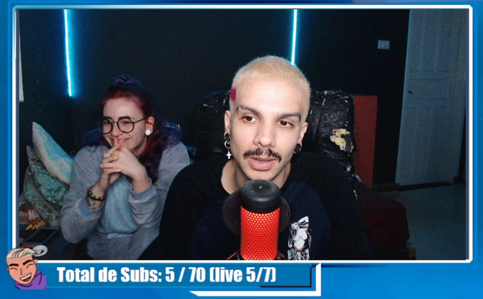 momentos antes do assalto... "PASSA A LIVE, IRM&Atilde;O" https://t.co/wagVFkU7VU