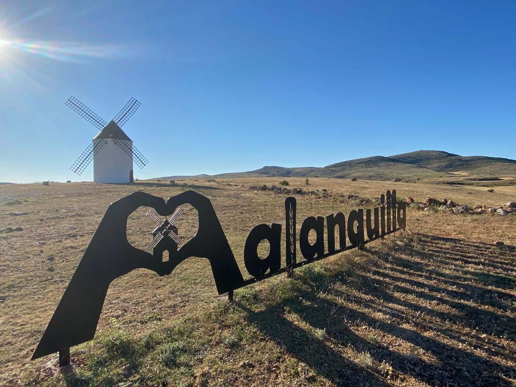 LosViajesDeJJ1's tweet photo. Este fin de semana ha tocado rutear @cercacalatayud , pronto subiremos vídeo de YouTube y post a la web. Armantes, M.Piedra, Calatayud… Y una sorpresa que ha sido el Molino de Viento de Malanquilla https://t.co/9g570pvVHo