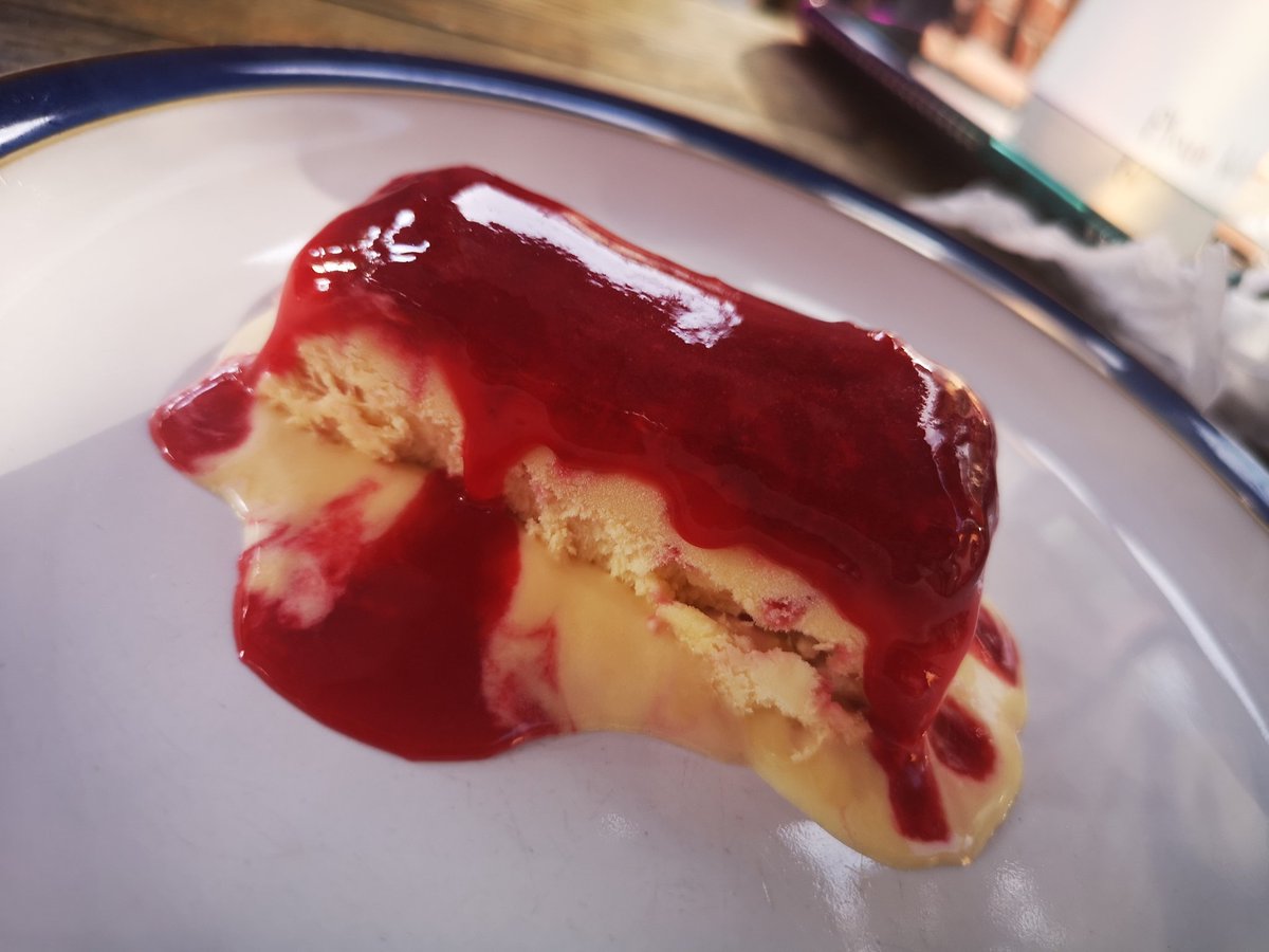 Omemade's tweet photo. Tandoori Chicken/Shashlik with sourdough naans. Followed by Raspberry Semifreddo made by my daughter MissT, with homegrown raspberries. Awesome! πππ
Used 'Ome Made Tandoori Masala & Kashmiri Masala for the chicken.
#NationalBBQWeek #OmeMade
#MadeInSheffield #indianfood https://t.co/6JhJrZiuvG
