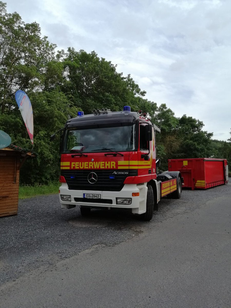 #Einsatzinfo der #Feuerwehr #Euskirchen  - der Damm ist nicht gebrochen! Derzeit wird das Gerücht verbreitet, der Damm wäre gebrochen! Hunderte Notrufe erreichen die Feuerwehr! Der Damm ist nicht gebrochen!