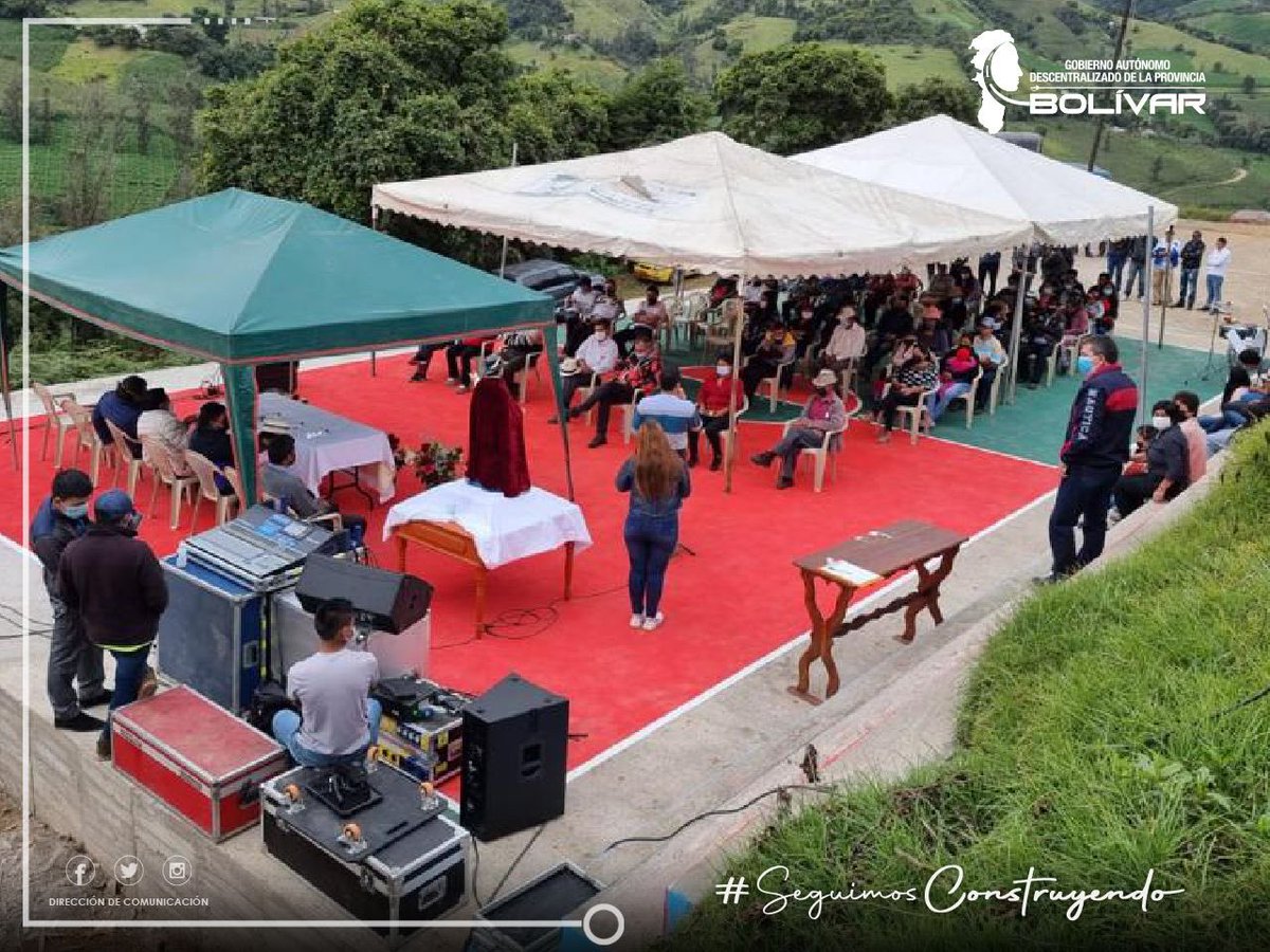 Pref_deBolivar's tweet photo. El GAD Provincial de #Bolívar, a través de su Titular, Dr. Vinicio Coloma Romero, realizó la entrega formal de la cancha de uso múltiple, construida en la comunidad #Guapo de la parroquia Bilován, cantón #SanMiguel; misma que se ejecutó mediante minga

#SeguimosConstruyendo https://t.co/e6QClKsQqm