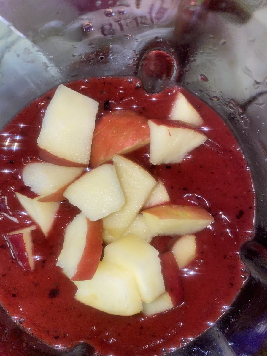 Cutiesondutyllc's tweet photo. Wanted to get my last smoothie in for the challenge! Had to switch cups bcuz Iโm on the go today! Apples Berries, Spinach and Honey! #challengeover #buthealthwillcontinue #smoothielifestyle #stockianas @stockianas #smoothiechallenge #healthandwealth #itsbeenrealladies #lol #love https://t.co/nqLyyNAjCf