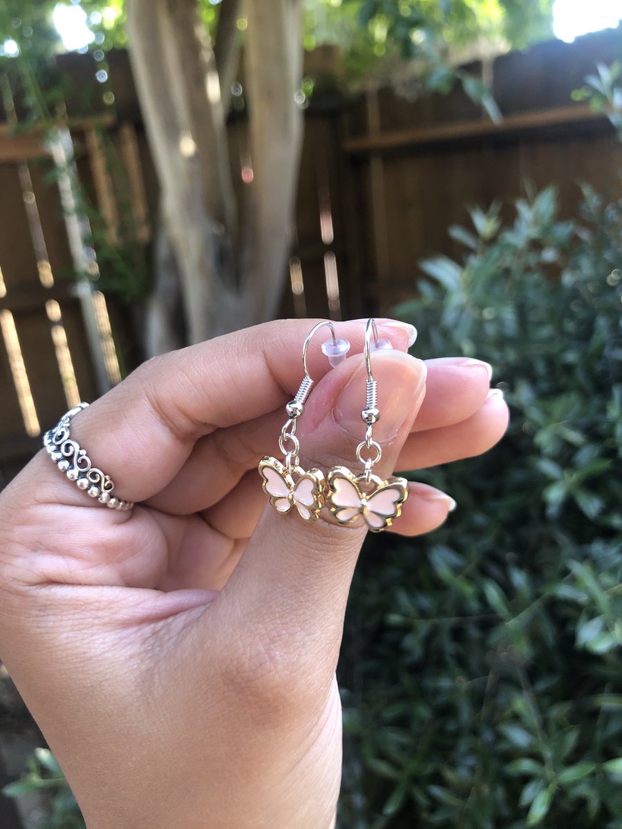 katiefrazier00's tweet photo. I’m all sold out of my White Butterfly Earrings!! 🤍🦋 

Don’t worry, I still have 3 other beautiful colors: Light Pink, Purple, and Black 🙌🏻 

I mean who doesn’t love a butterfly moment 🥰 

https://t.co/vQk3X2rKVM https://t.co/F1c1hB6hkd