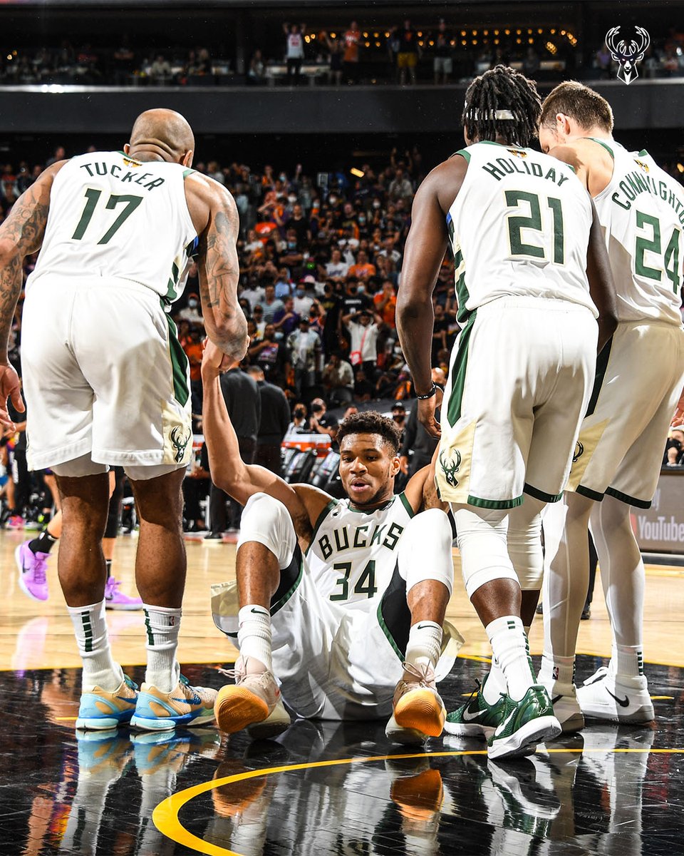 Bucks's tweet photo. This team. 🥺 https://t.co/jPd8STc18u