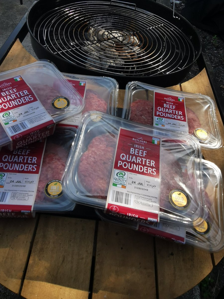 Family BBQ on a fabulous July Sunday afternoon in Dublin. Loving the heatwave here. The 'goto' burger is 2018 #FFFAI Award Winner from <a href="/Aldi_Ireland/">Aldi Ireland</a>. #Glutenfree #champion #winner