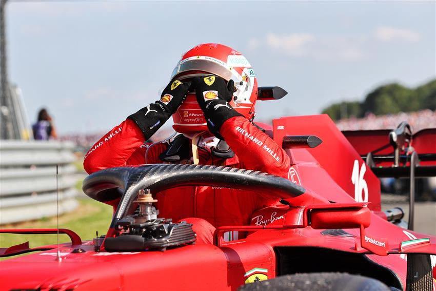 LeclercNews's tweet photo. Don‘t be upset, you can be proud of yourself @Charles_Leclerc 👏

P2 is an incredible result, and we know you gave your 200% today ❤️

#F1 #BritishGP 🇬🇧 https://t.co/vPPs6yvsas