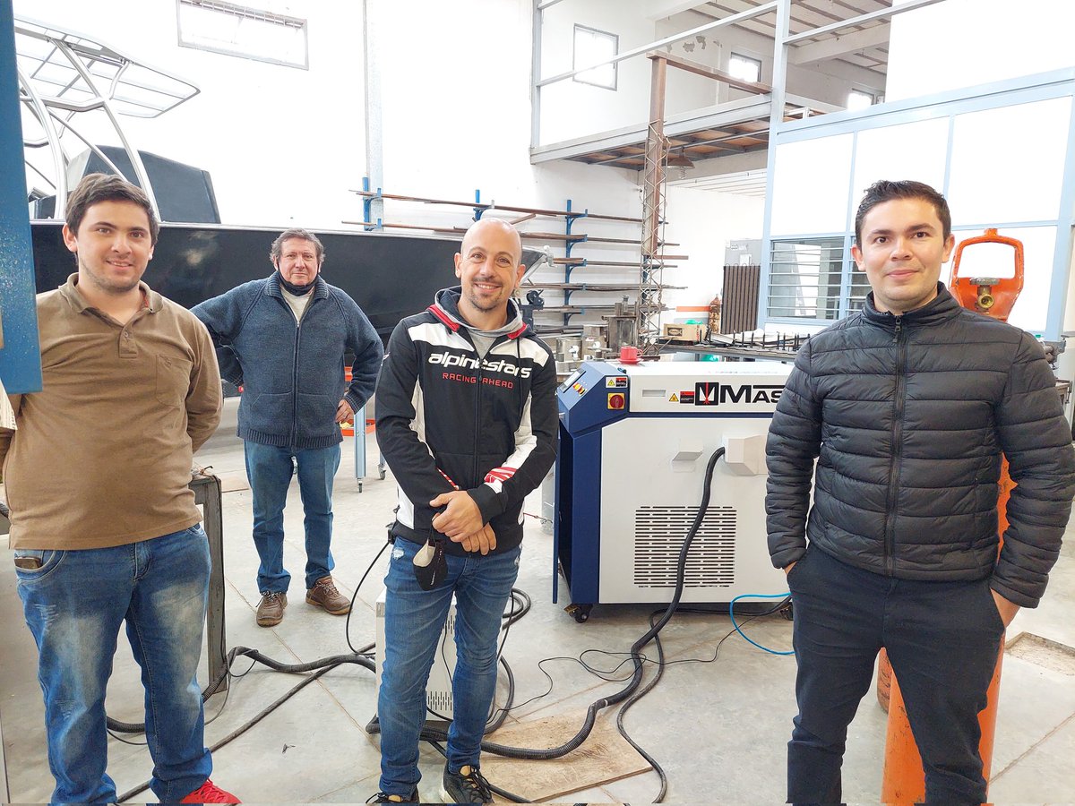 Haniek2013's tweet photo. Demo de equipos de soldadura Laser con Diego Damino de Pantografos Master!! Lo ultimo en tecnologia de soldadura ! #Industria #IndustriaMnes #pymes https://t.co/FU9reA0HuS