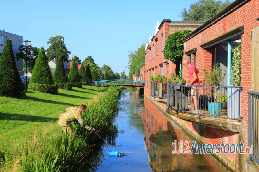 Barbecue vat vlam in #Amersfoort, gasfles gekoeld in het water. 112Amersfoort.