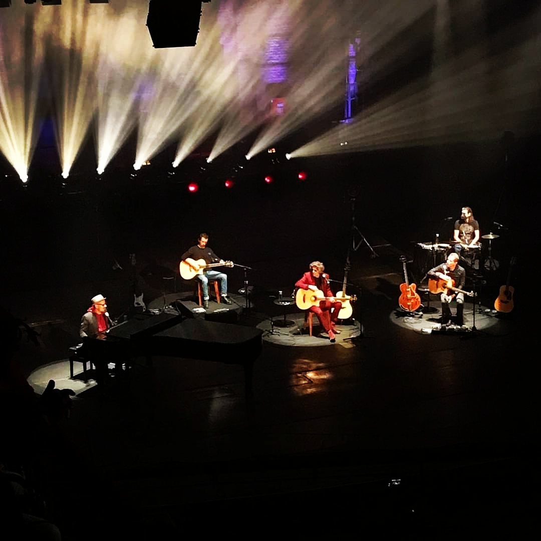 FCTitasCuiaba's tweet photo. Registro do show de ontem, no Theatro Municipal. Emocionante o reencontro dos @titasoficial com o público.

📷 Dudu Salomão https://t.co/l7chhH9J05