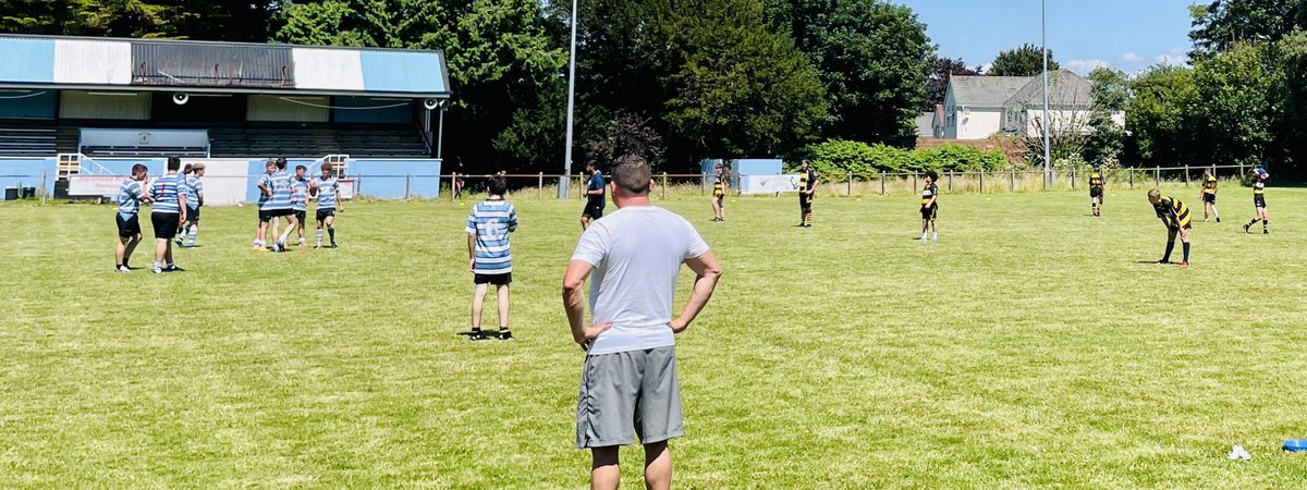 StAlbans14s's tweet photo. Thank you 2 @GlamWands_minis &amp; @Jordanmac95 this morning. Cracking game with wonderful play &amp; tries in exceptional warm weather. Great bunch of boys down the Wanderers &amp; thank you again for the game #thebuns https://t.co/v9meoftor5