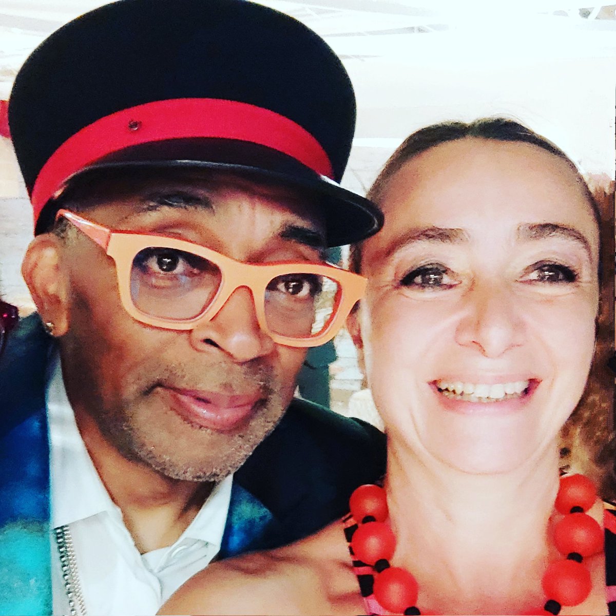 Non sa tenere forse i segreti...ma è un regista davvero speciale!  Compleanno diverso a Cannes! 
😄😄😄😄😄🌴🌴🌴🌴
#SpikeLee 
#cannesfilmfestival2021 
#croisette 
#happybirthday