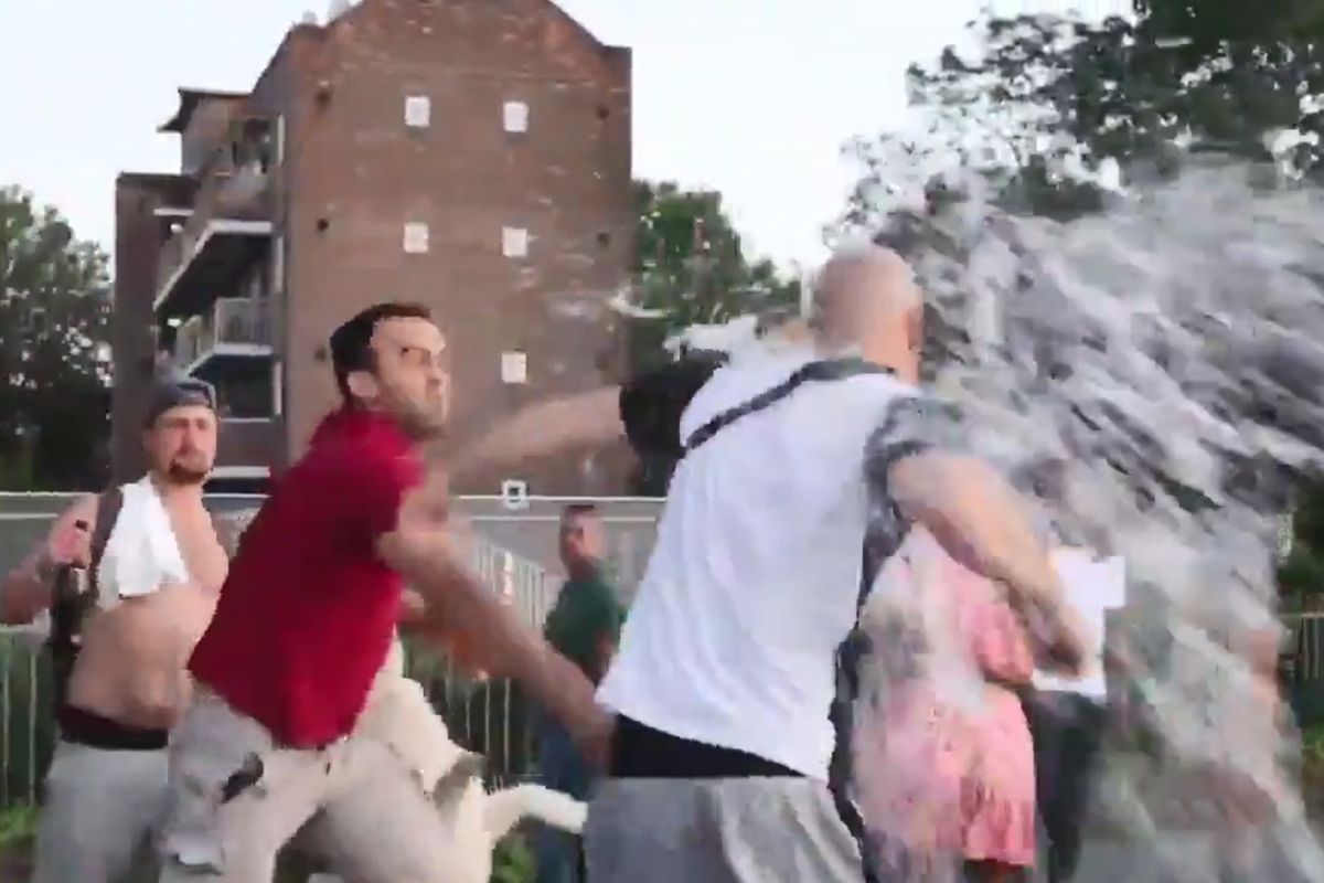 News Shopper on X: Bottle smashed over man's head as fight erupts