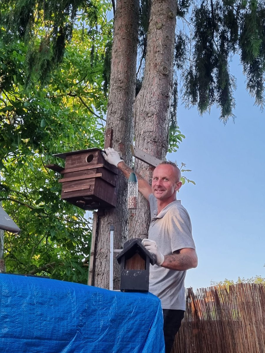 VMpropertyDIY's tweet photo. Squirrel house 🐿️🏡, build with Alexander @tawroginski Domek dla wiewiorek🐿️🏡🛠️🌲🐿️🌳 #squirrel #ourgarden #squirrelhouse @mtawroginska #wiewiórki fot. Alexander @tawroginski #samsung #s21 👍😃😃⭐⭐ https://t.co/SF7Ml2iQVS