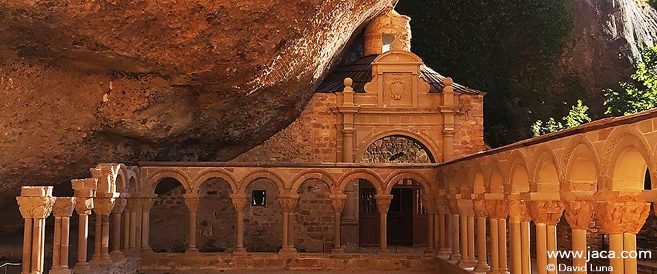 3meeples's tweet photo. Una organización ha robado el Santo Cáliz de la Catedral de Valencia. Su relación con el monasterio de San Juan de la Peña es muy fuerte y pueden desencadenarse graves sucesos. ¿Encontrarás el Grial, evitando los funestos sucesos que vendrán? #SemillasRol
https://t.co/wyxVRanagm https://t.co/Vf62Ia1yYb