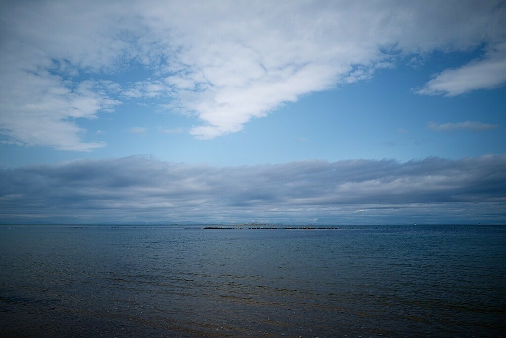 hughhamilton's tweet photo. Sutherland hills at 4 miles.
.
.
#lossiemouth #westbeach #Moray #sutherland #skerries #blue #Scotland #northeast #distance #clouds #beach #dusk #center #sky #sea #view #july #color #light #58north #leica #leicaq2 #eizo #captureonepro @captureonepro #ideasonphotography #copyr… https://t.co/dzdidvUPRN