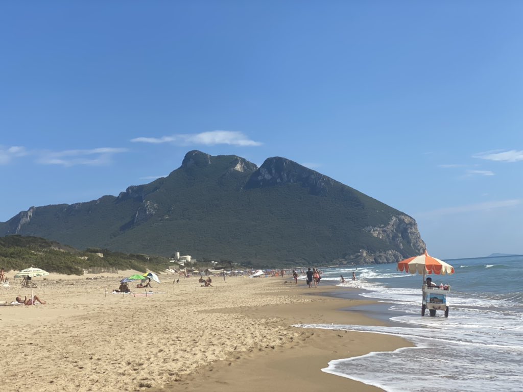 francescom_talo's tweet photo. My photos of the day: first day of #holidays.
Stessa spiaggia, stesso mare!
The usual beach, the usual sea!
Where? In Italy, where else?
#Sabaudia, #ParcoNazionaleDelCirceo https://t.co/v6TyUnTd69