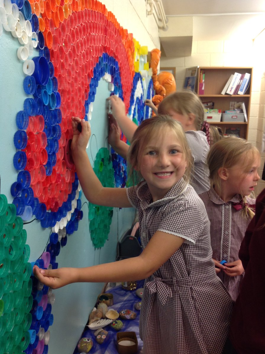 Rec_BroadOak's tweet photo. A huge thank you to everyone who has collected bottle tops and worked so hard to make our amazing mural! The whole school have really thought about how plastic waste can affect our environment and have come up with this super design to raise awareness 👏👏👏 https://t.co/WvhN8rBQnt