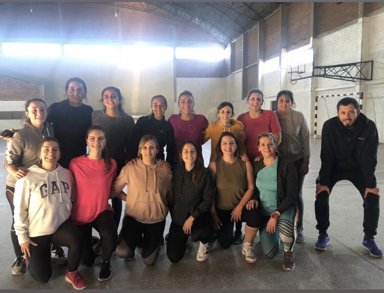 ClubEsparta's tweet photo. #HandballFemenino
Las chicas de @handball_esparta vienen entrenando fuerte de cara a la Final de @ligabalonmano que se llevará a cabo el próximo Domingo 25 de Julio en la ciudad de Fray Bentos, donde se enfrentarán a @valkirias2019. https://t.co/Ps8oCXOzh1