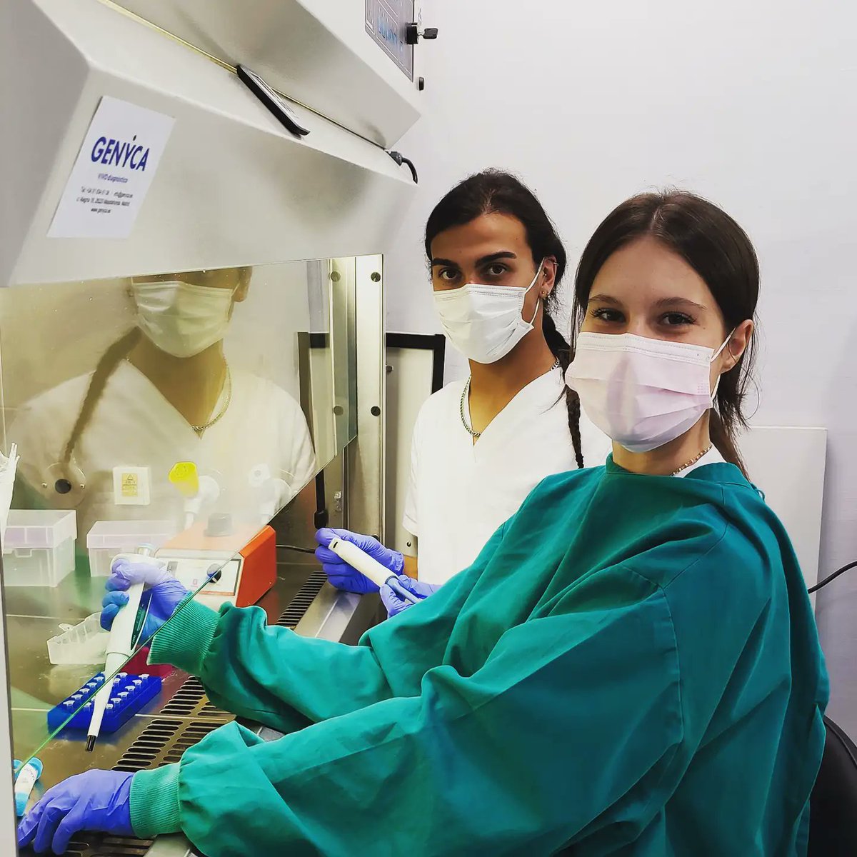 Estamos orgullosos de los futuros genetistas que eligen seguir formándose en verano. ¡Qué gran profesión habéis elegido! 🧬
Qué suerte que ya exista el grado en Genética y en Biotecnología. ¡Seguid así que hacen falta muchos profesionales como vosotros! Gracias  😍
