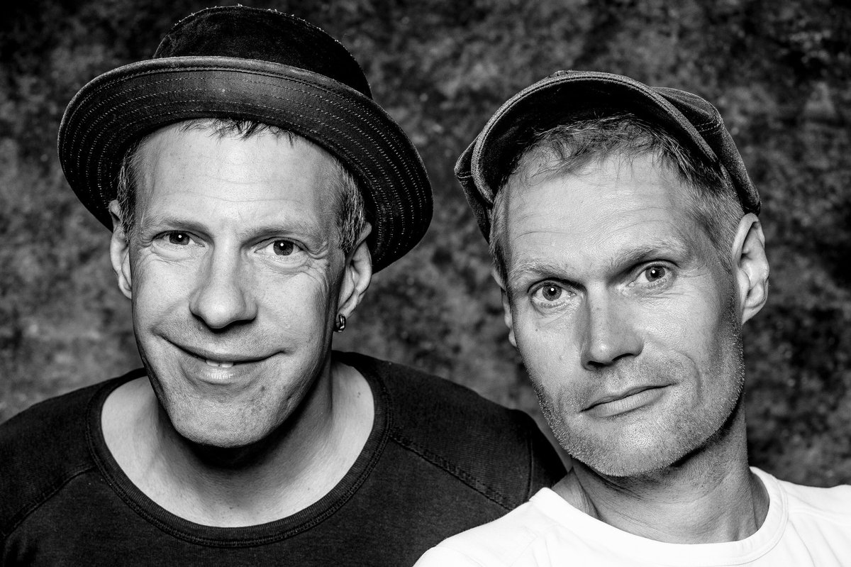 die_junx's tweet photo. Die JunX &amp; Jürgen Drews am 25.7.  im ZDF Fernsehgarten! @die_junx @JrgenDrews7 @ZDF https://t.co/bAWIexUVcI https://t.co/xr2pEhUK5u