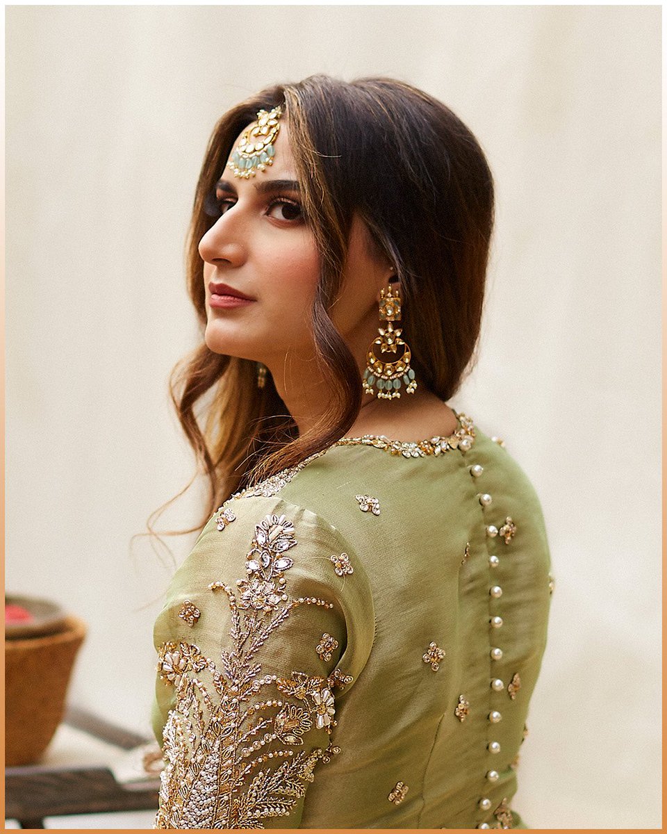 Elegant and beautiful, jewellery by #Anayah is handcrafted to perfection.
#jewellery #maangtikka #earrings #traditionaljewellery #weddingwear #shoponline #supporthandmade