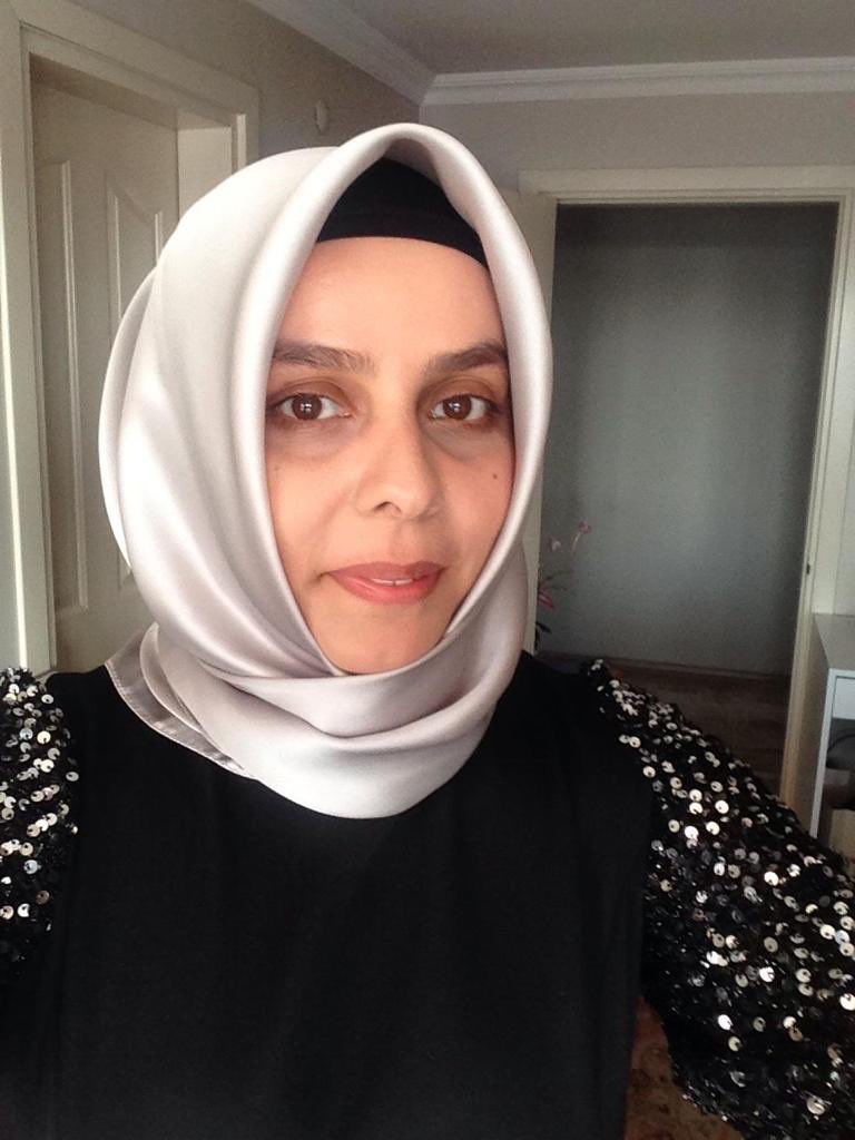 sevincozarslan's tweet photo. 6 aylık hamile Arzu Nur Özkan tutuklandığında 2 aylıktı. 6 Nisan’da Edirne’den Kayseri’ye sevk edildi. KELEPÇEYLE arabaya bindirdiler. Yolda bayıldı. Hapisteki hamileler neden kimsenin umurunda değil. Bu kadar mı kurudu vicdanlar. @adalet_bakanlik 

HamileKadınlar Tutuklanamaz https://t.co/2vGR58XuqF