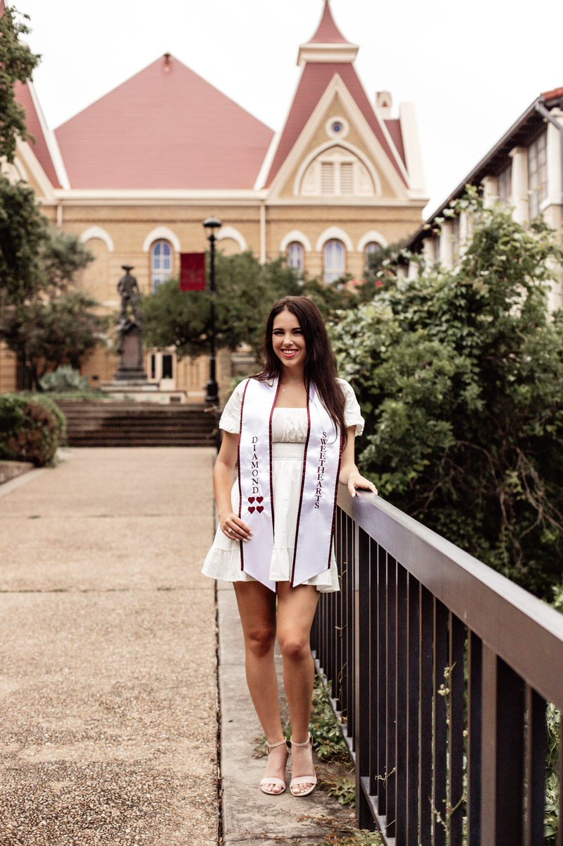 bschaefer98's tweet image. August 6, 2021 🎓
BS Psychology 
Thank you for the past three years @txst ❤️
