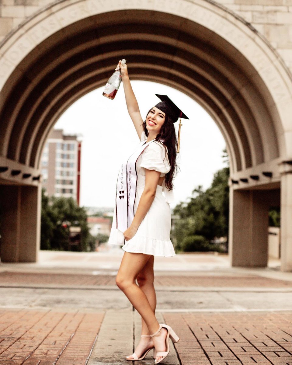 bschaefer98's tweet image. August 6, 2021 🎓
BS Psychology 
Thank you for the past three years @txst ❤️