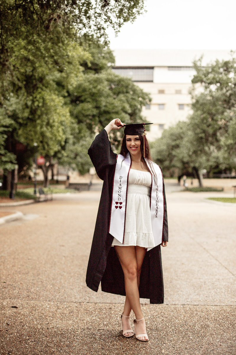 bschaefer98's tweet image. August 6, 2021 🎓
BS Psychology 
Thank you for the past three years @txst ❤️