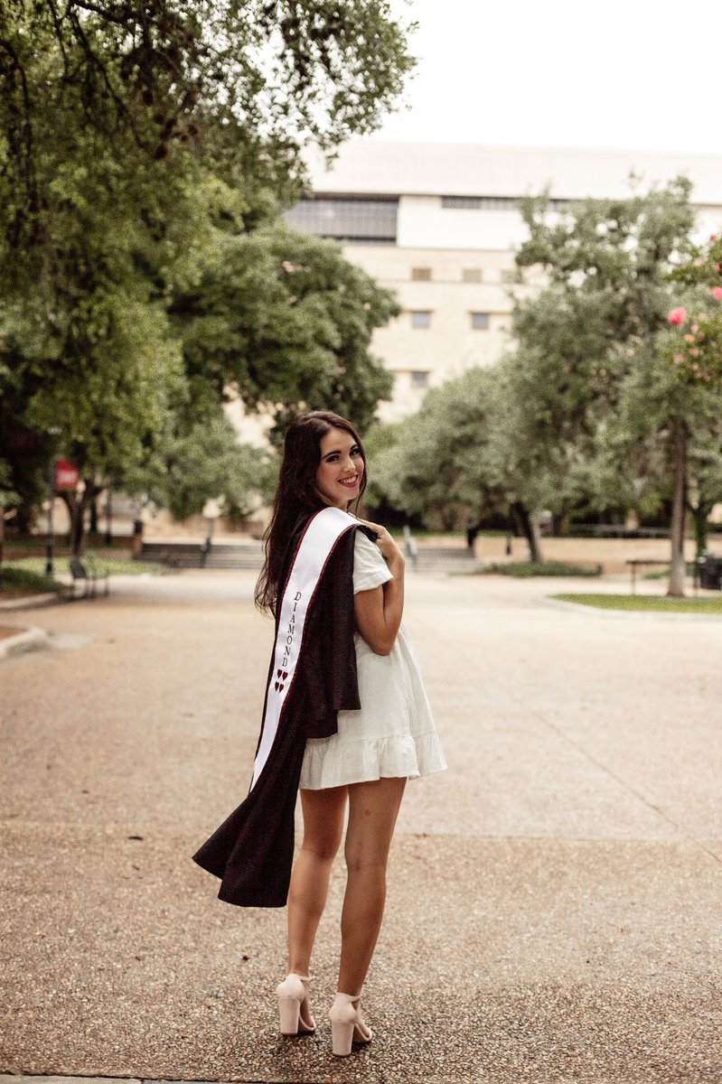 bschaefer98's tweet image. August 6, 2021 🎓
BS Psychology 
Thank you for the past three years @txst ❤️