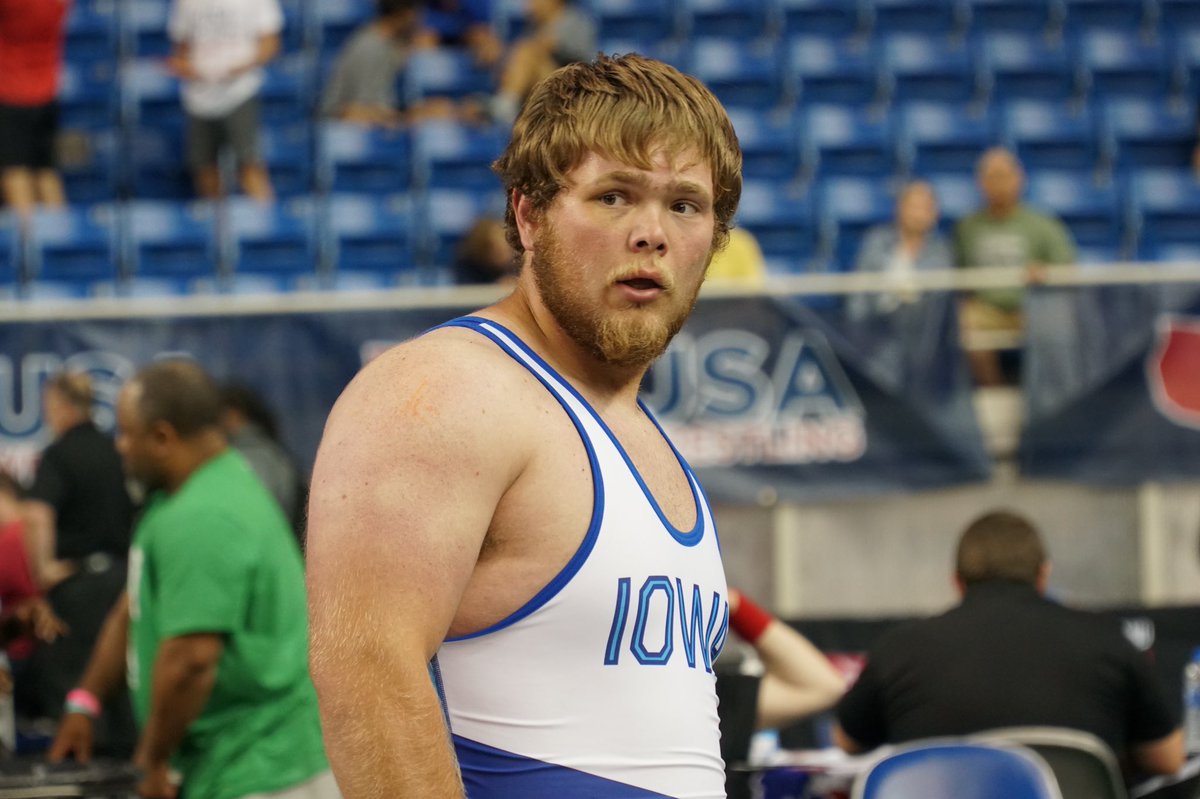 Mitchel Marr closes the morning with a 11-0 tech over Aidan Roe (California) 

#IAhswr
