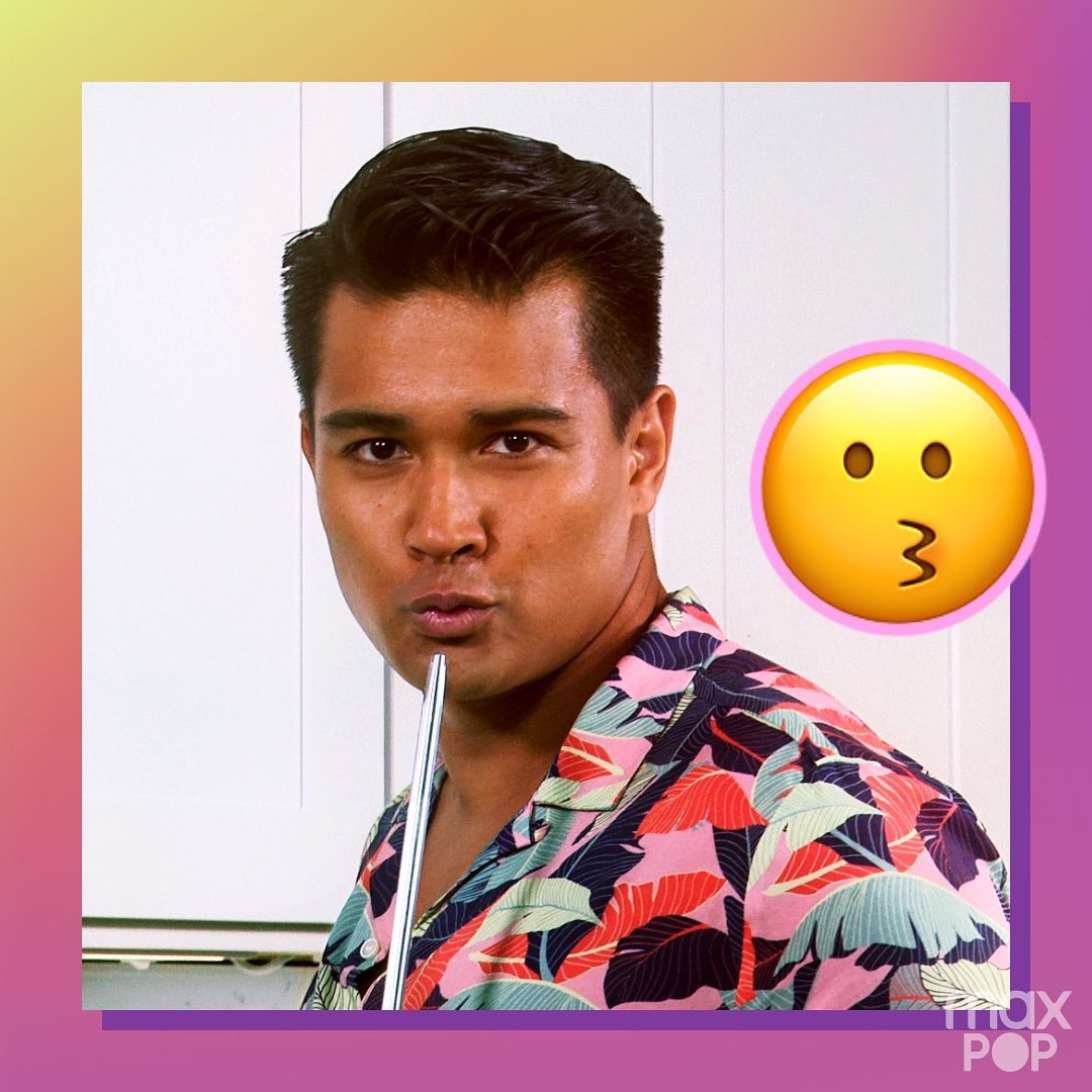 Reply with a 😗 if you watched me cook Chicken Adobo with @SelenaGomez 🇵🇭 #SelenaAndChef
 
📷: @HBOmaxPOP