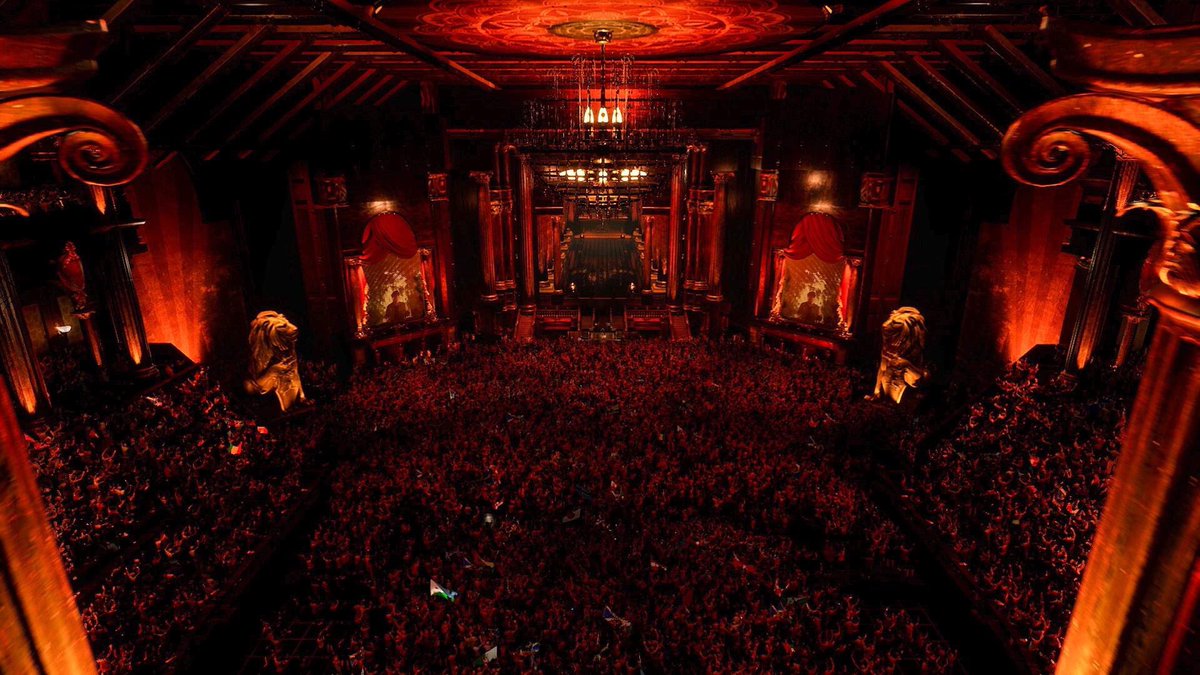 fest_network's tweet photo. Orgullo mexicano 🇲🇽❤️ @TOMandCOLLINS en la última edición de @tomorrowland 🔥 https://t.co/ncXtcVktRM