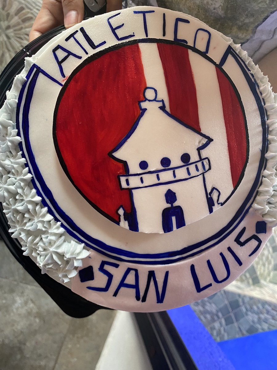 karimislas's tweet photo. Tío @AtletideSanLuis  celebrando que regresa la @LigaBBVAMX 😎 https://t.co/VUG4Jn495S
