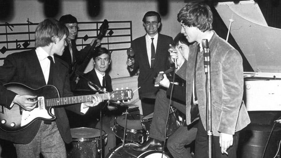 eMarketerSocial's tweet photo. En un día como hoy de 1962, los Rolling Stones dan su primer concierto en Londres ¿Quienes aquí aún fieles fans de los Rolling Stones? 
#marketing #emarketersocial #marketingdigital #blogger #implementadorweb #podcaster #podcasting #youtuber https://t.co/clcMbkyQlw