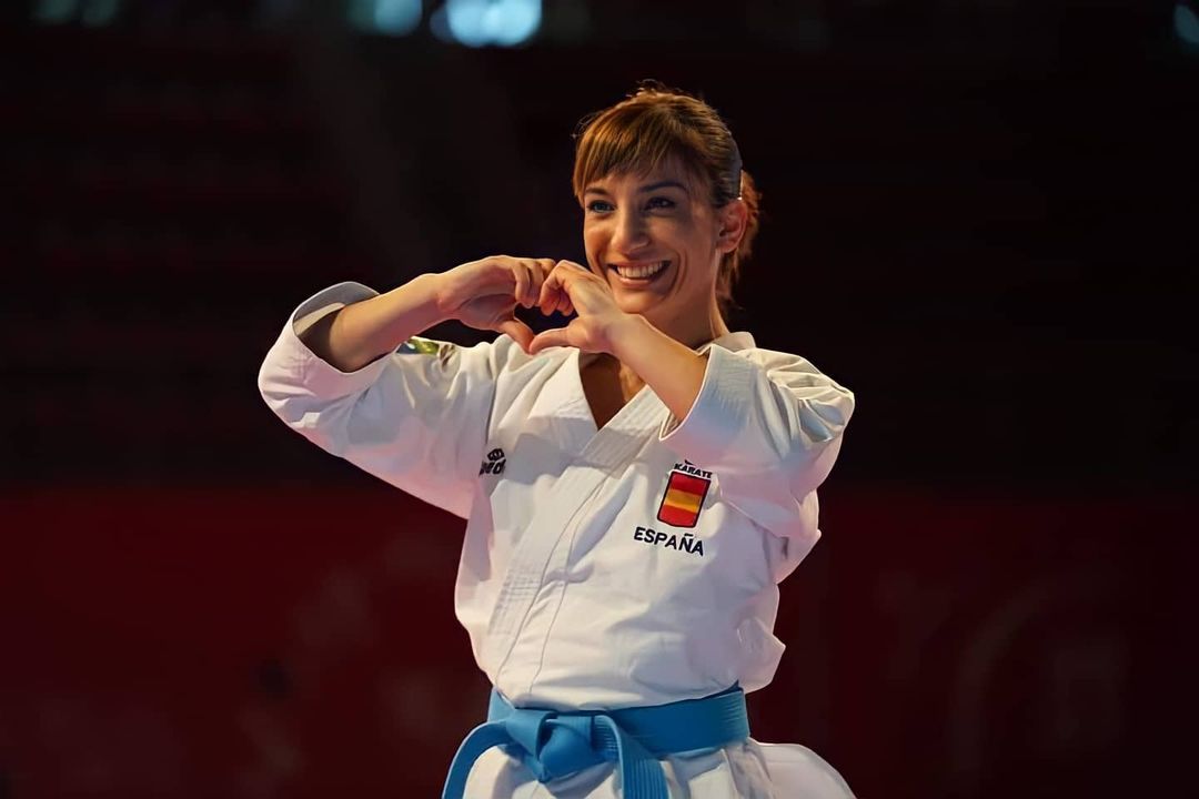 😊 Una oportunidad única.

2️⃣ deportistas extraordinarios.

🇪🇸 Adelante, <a href="/DamianHQuintero/">Damian Quintero</a> <a href="/sandrasankarate/">Sandra Sánchez</a>. #Tokyo2020 os espera.

Haced latir bien fuerte #ElCorazónDeEspaña ❤️