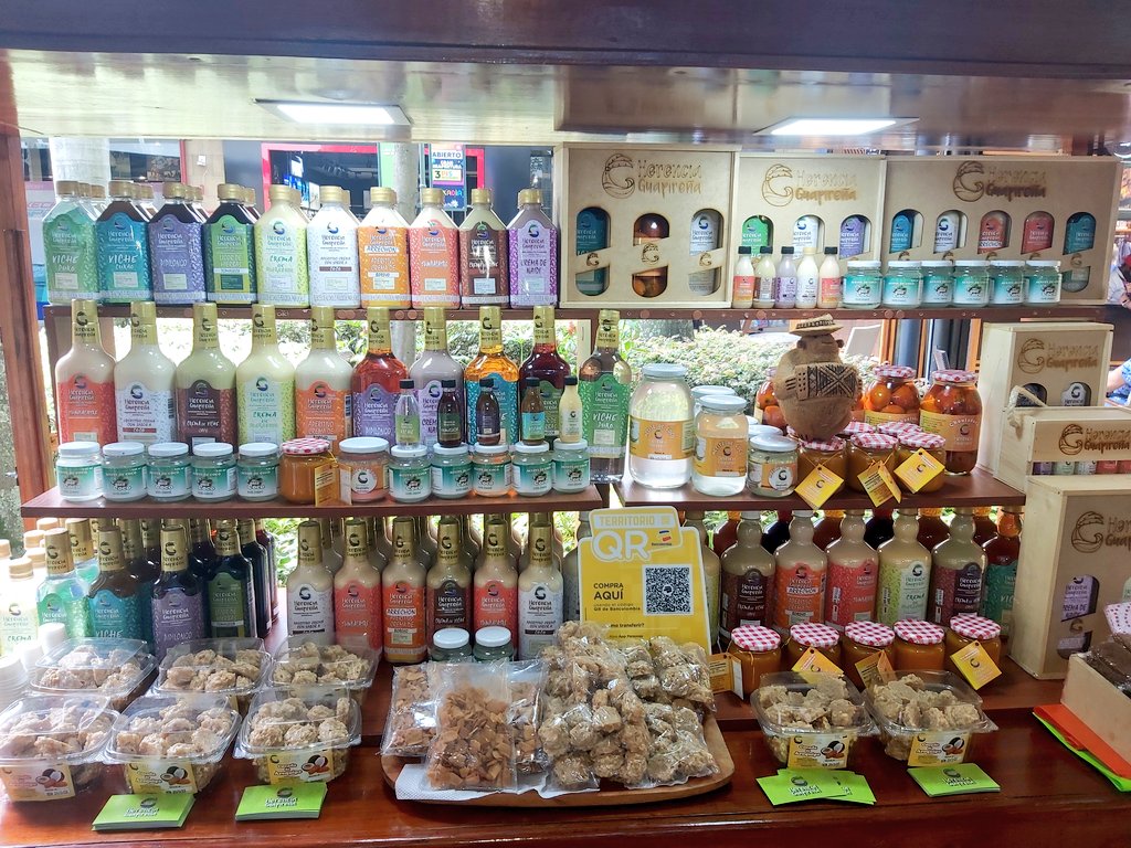 GustavoAndresG_'s tweet image. Este es uno de los resultados de la ley del viche gestionada por el Representante a la Cámara @jhonmurillob Octavia es dueña desde hace años de un emprendimiento de bebidas ancestrales, pero solo hace un mes los vente en centros comerciales como Jardín Plaza y Palmeto.