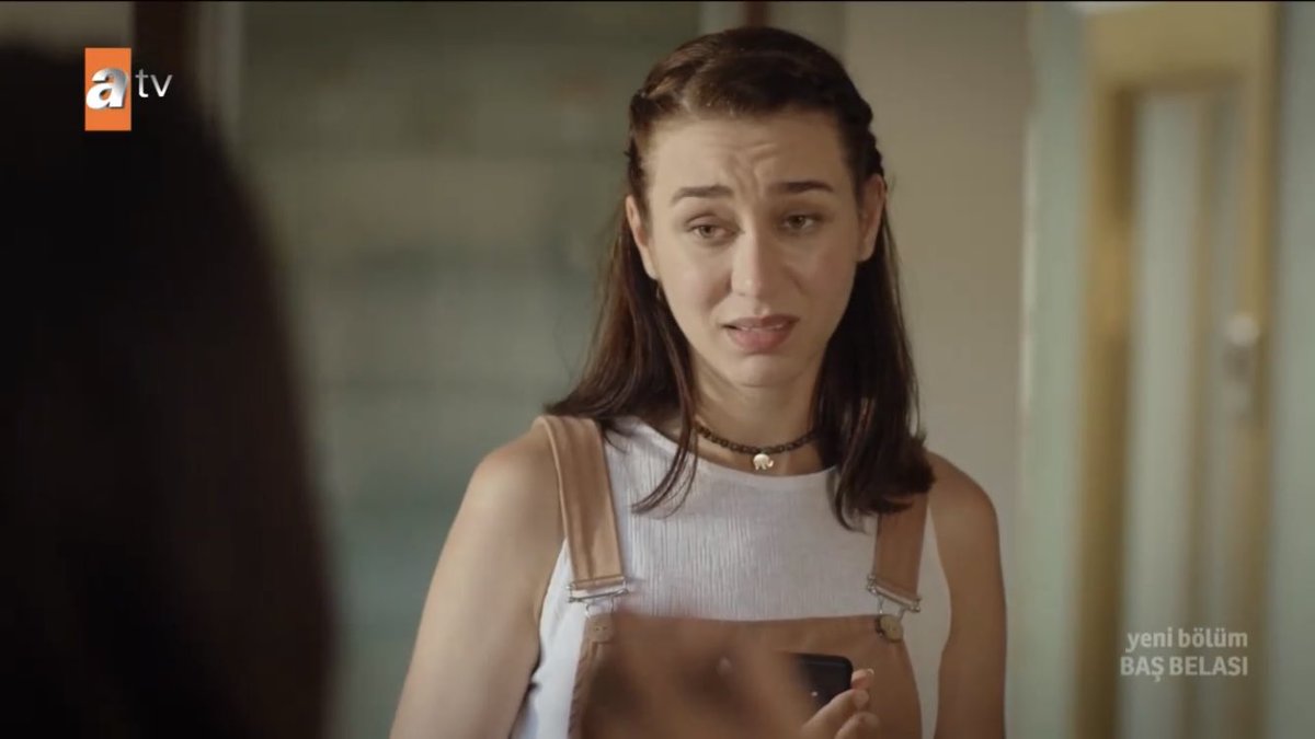 Dilara Aksüyek “Nazlı” ile bambaşka bir karaktere bürünmüş. Dramda, entrikada ne kadar iyi olduğunu biliyorduk #BaşBelası ile komedide de çok iyi olduğunu görmüş olduk ♥️
#AnlatBana