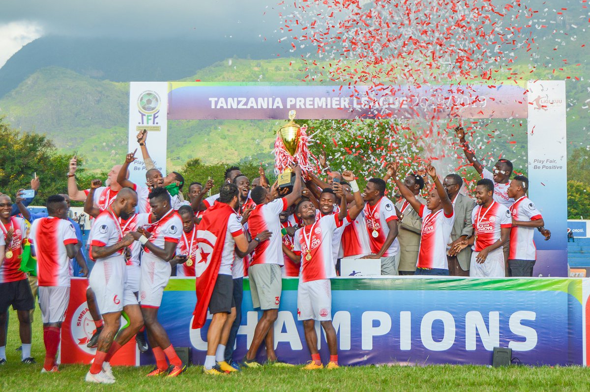 SimbaSCTanzania's tweet photo. 2017/18 βοΈ
2018/19 βοΈ
2019/20 βοΈ
2020/21 βοΈ
Na mwakani tutachukua tena πͺ #VPL #DoubleBack2Back #NguvuMoja https://t.co/WCKFwy6In4